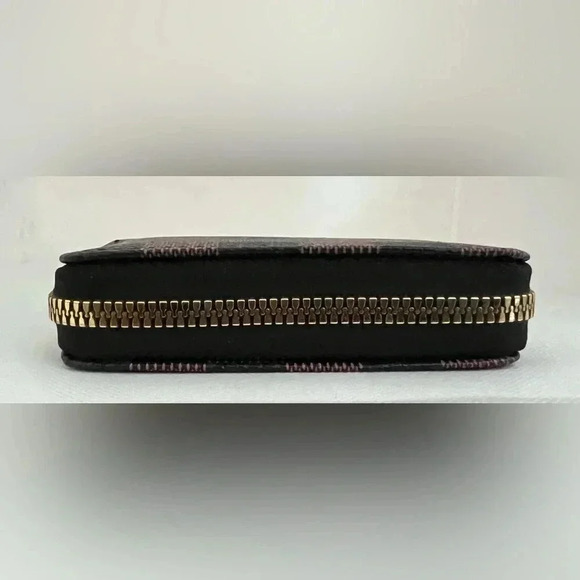 Card wallet | classic zippy look, brown & black check. . - Picture 10 of 11